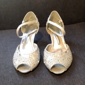 Size 10 silver beaded peep toe kitten heels
